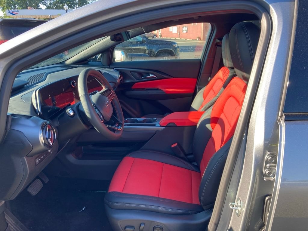 2025 Chevrolet Equinox EV RS - Photo 3