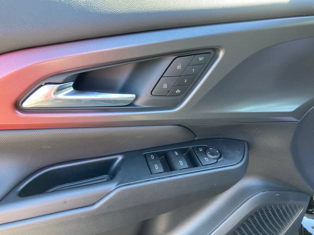 2025 Chevrolet Equinox EV RS - Photo 14