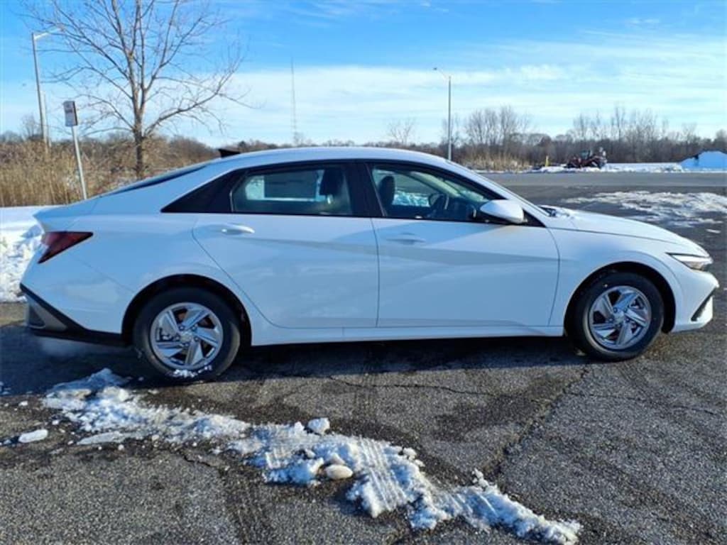 New 2026 Hyundai Elantra SE Sedan