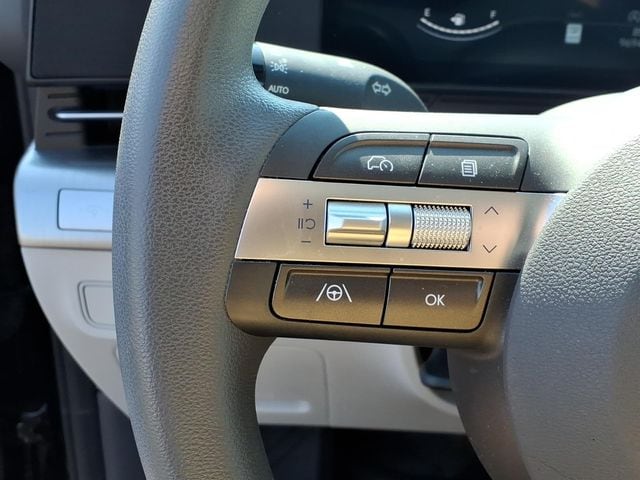2025 Hyundai Kona SE - Photo 16