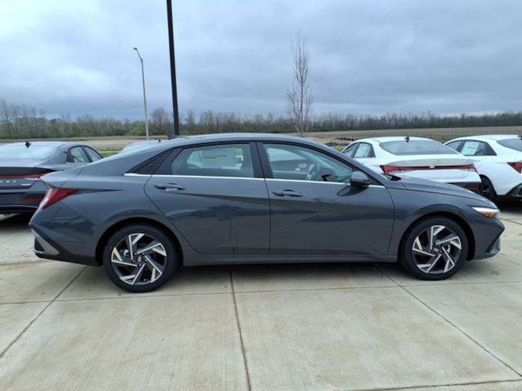New 2026 Hyundai Elantra Limited Sedan