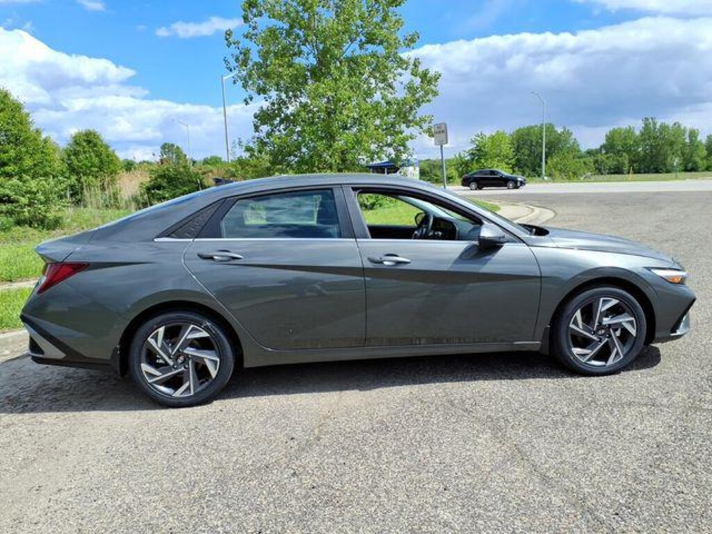 New 2026 Hyundai Elantra Limited Sedan