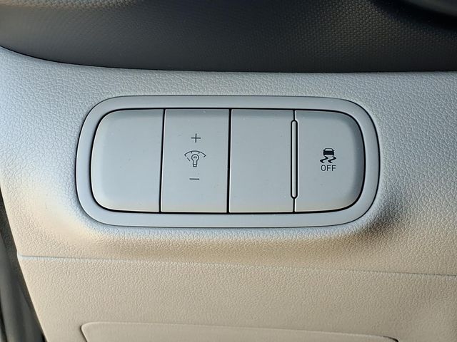 2025 Hyundai Venue SEL - Photo 16