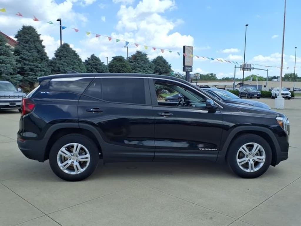 Used 2022 GMC Terrain SLE SUV