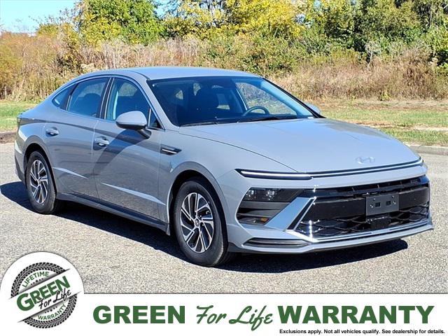 2026 Hyundai Sonata Hybrid Blue's photo