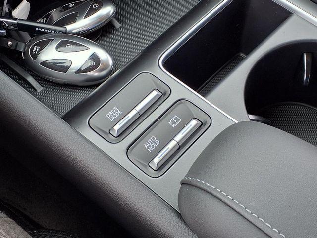 2025 Hyundai Sonata Hybrid SEL - Photo 11