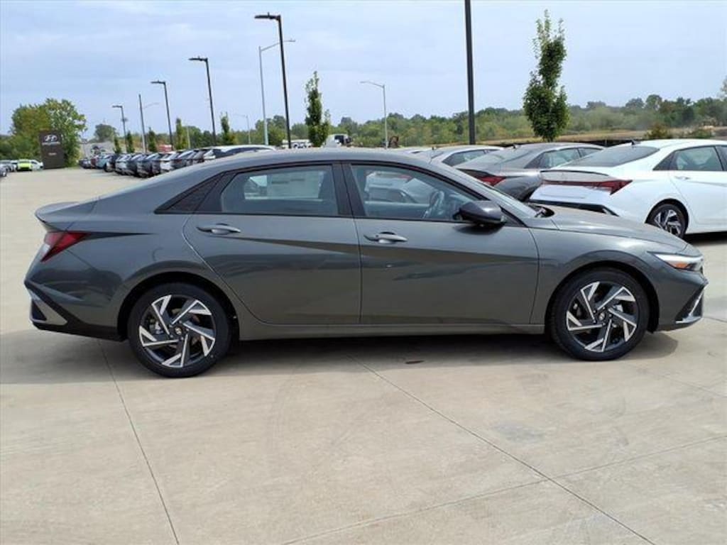 New 2025 Hyundai Elantra SEL Sport Sedan