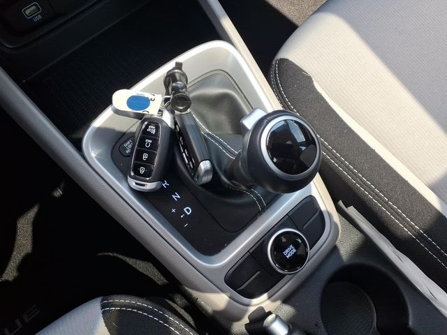 2025 Hyundai Venue SEL - Photo 12