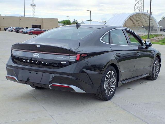 2025 Hyundai Sonata Hybrid SEL - Photo 3