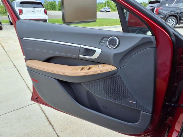 2025 Hyundai Sonata Hybrid Limited - Photo 15