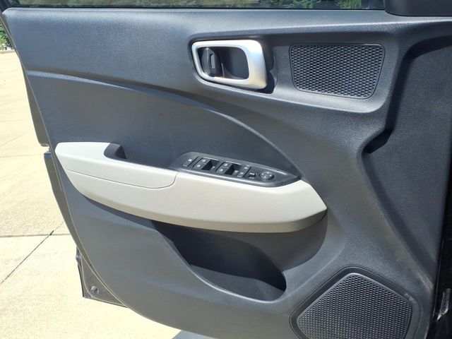 2025 Hyundai Venue SEL - Photo 18