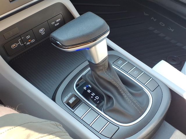 2025 Hyundai Kona SE - Photo 15