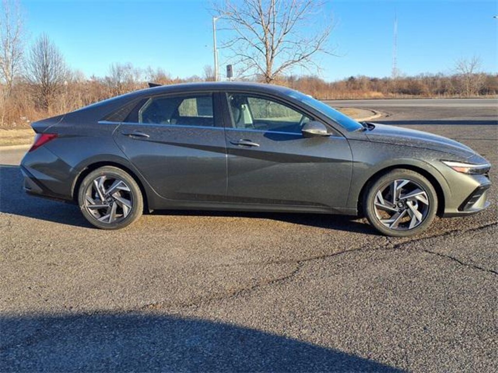 New 2026 Hyundai Elantra Limited Sedan