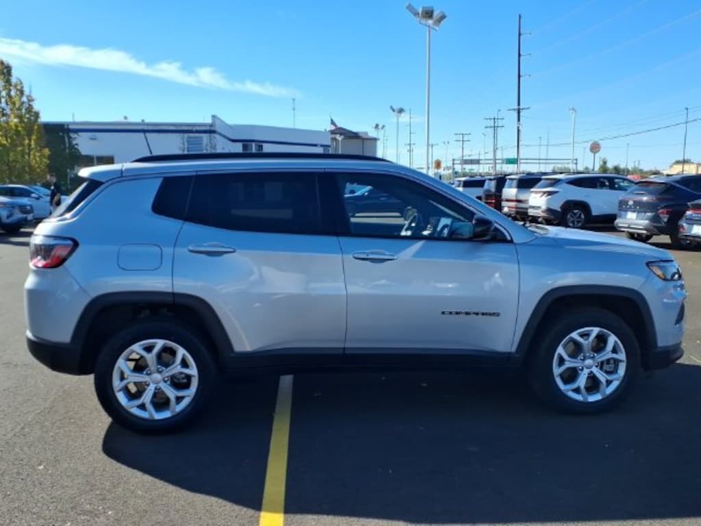 Used 2024 Jeep Compass Latitude SUV