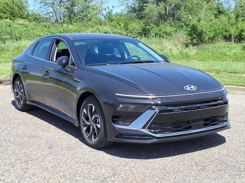 New 2025 Hyundai Sonata SEL Sedan