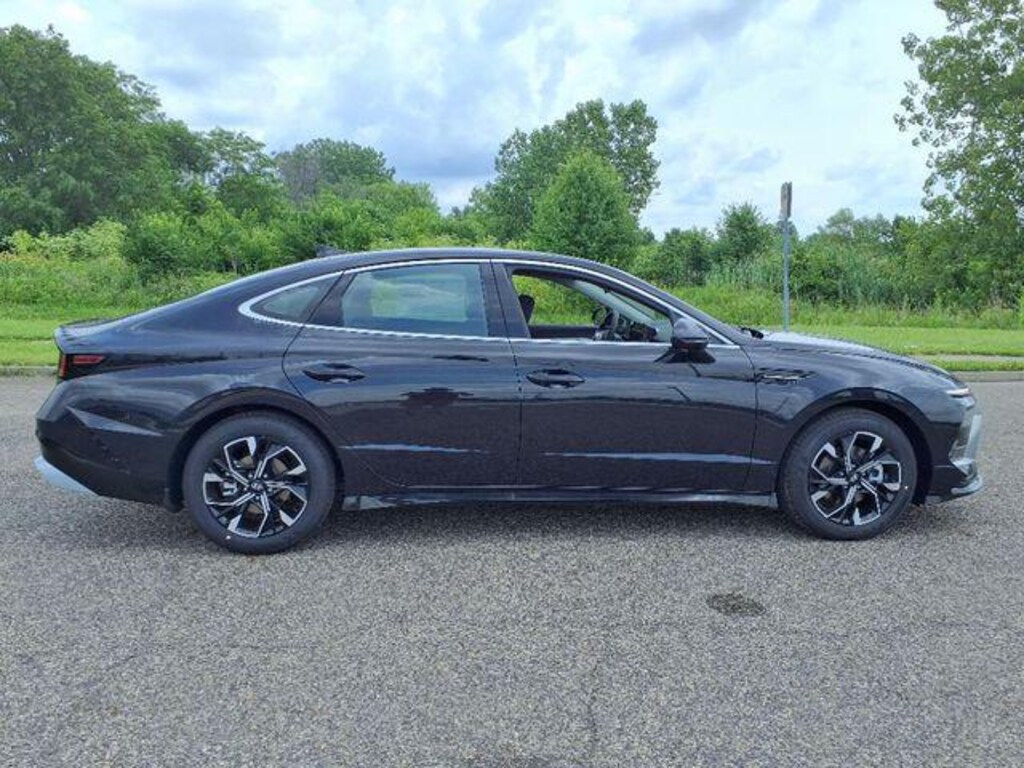 New 2025 Hyundai Sonata SEL Sedan