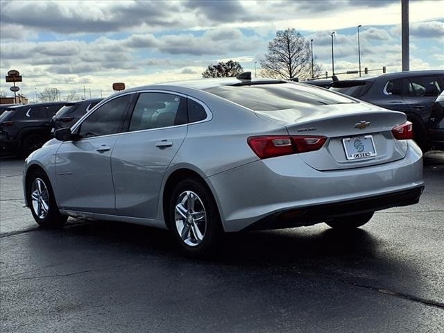 Used 2020 Chevrolet Malibu 1LS with VIN 1G1ZB5ST0LF098382 for sale in Springfield, IL