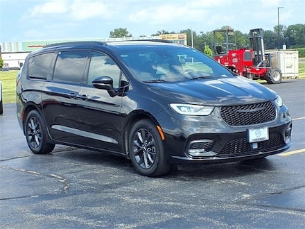 2021 Chrysler Pacifica Touring L Passenger Van