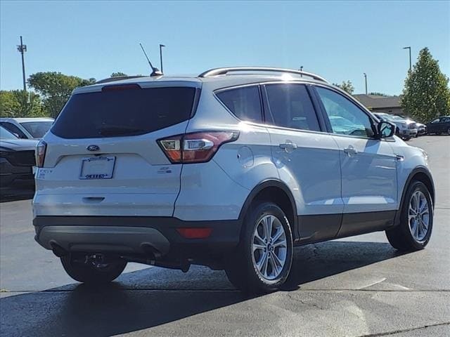 Used 2018 Ford Escape SE with VIN 1FMCU9GD0JUB93559 for sale in Springfield, IL