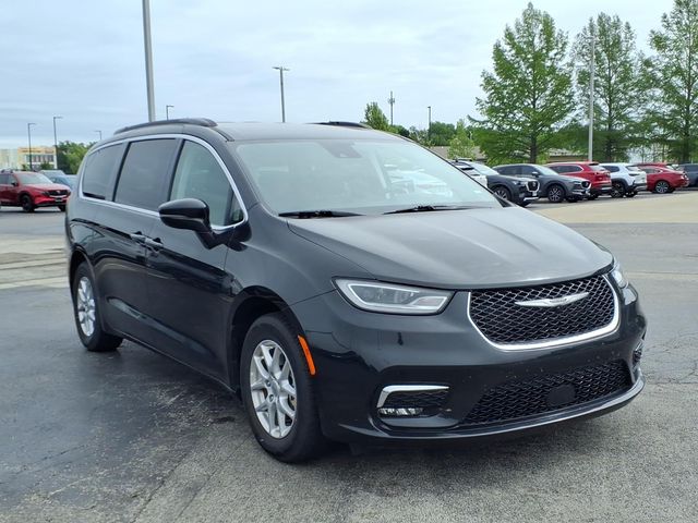 2022 Chrysler Pacifica Touring L's photo