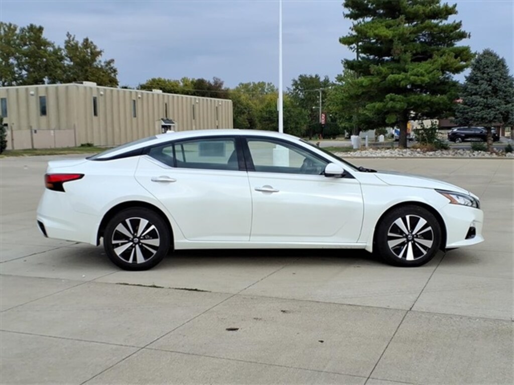 Used 2022 Nissan Altima 2.5 SL Sedan