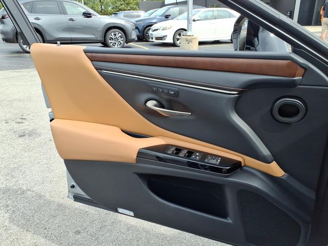 2022 Lexus ES 350 - Photo 16