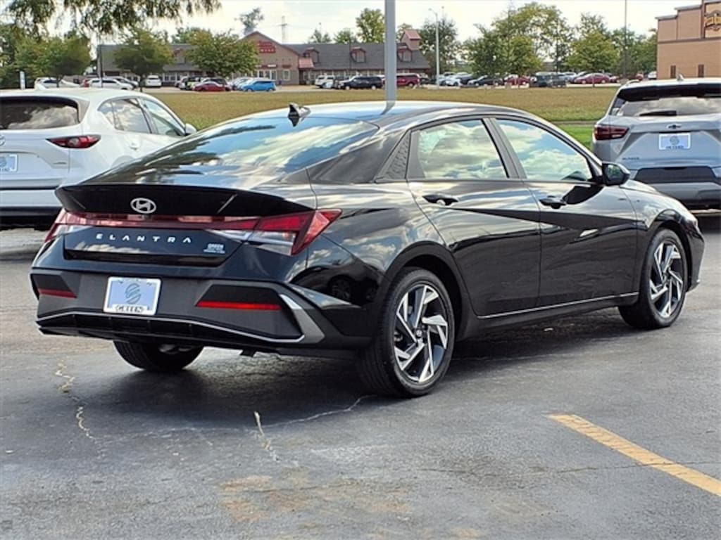 Used 2025 Hyundai Elantra SEL Sport Sedan