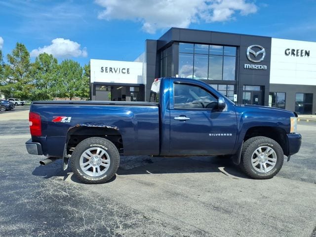 Used 2009 Chevrolet Silverado 1500 Work Truck with VIN 1GCEK14039Z279422 for sale in Springfield, IL