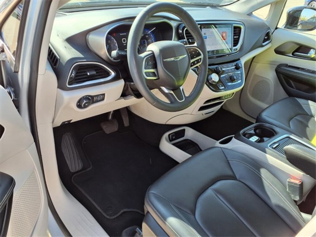 Used 2024 Chrysler Pacifica Touring L Van Passenger Van