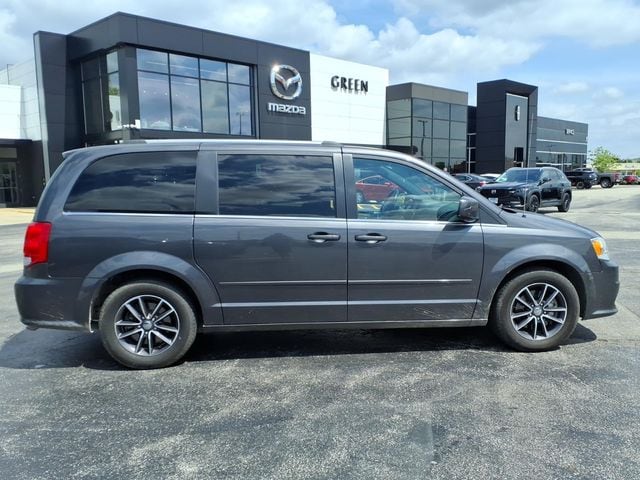 2017 Dodge Grand Caravan SXT - Photo 2