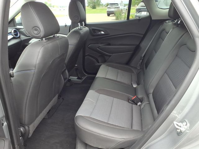 2025 Chevrolet Trax LT - Photo 17
