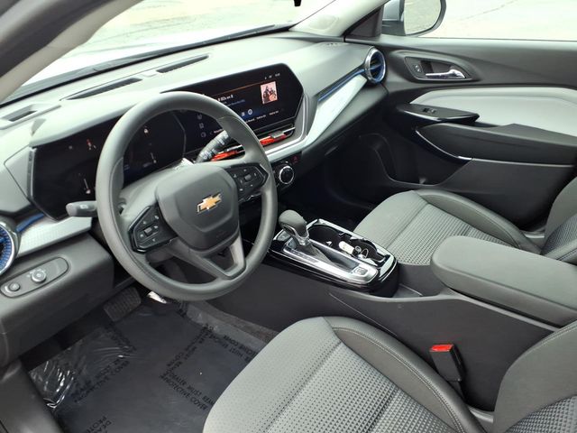 2025 Chevrolet Trax LT - Photo 16