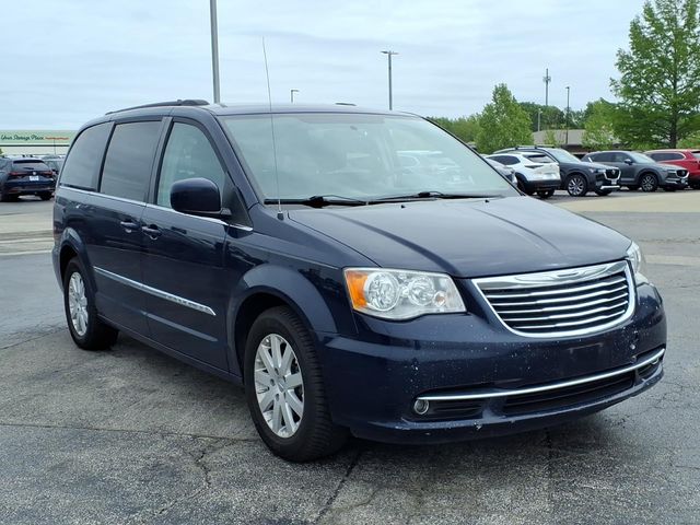 2015 Chrysler Town & Country Touring's photo