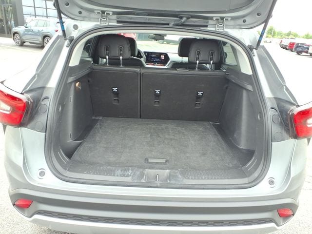 2025 Chevrolet Trax LT - Photo 18