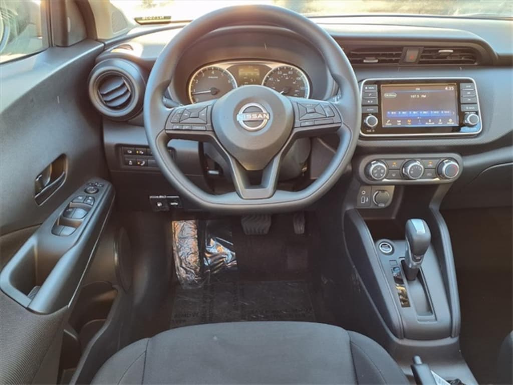 New 2025 Nissan Kicks Play S SUV