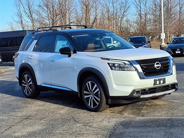 2025 Nissan Pathfinder Platinum's photo