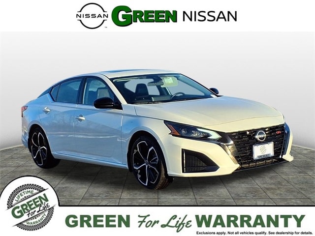 2024 Nissan Altima SR's photo