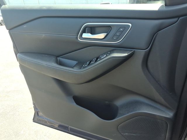 2025 Nissan Rogue Platinum - Photo 15