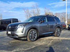 2026 Nissan Pathfinder Platinum SUV