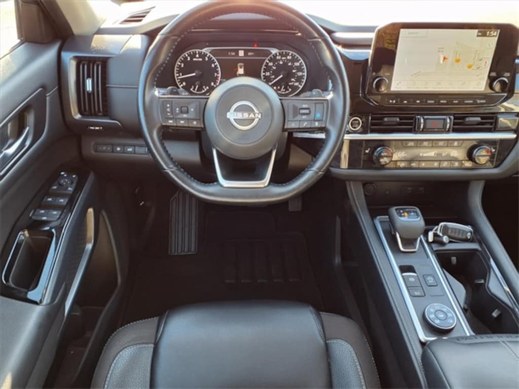 Used 2023 Nissan Pathfinder SL SUV