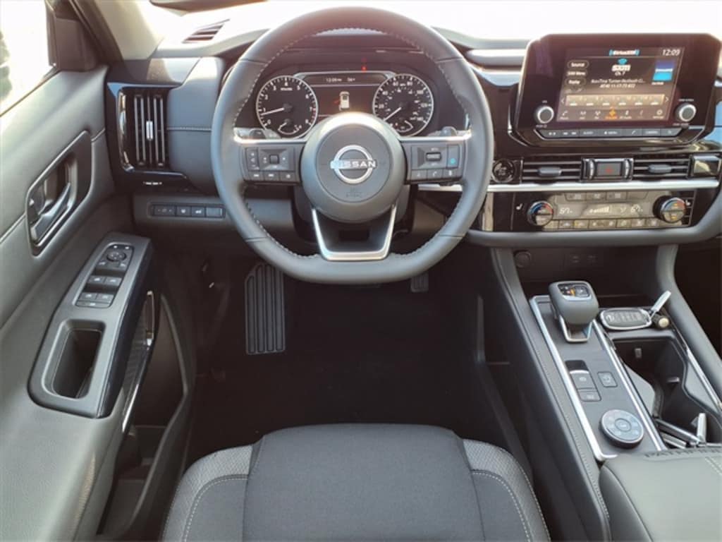 New 2025 Nissan Pathfinder SV SUV