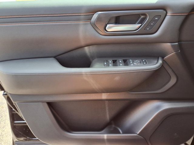 2025 Nissan Armada PRO-4X - Photo 17
