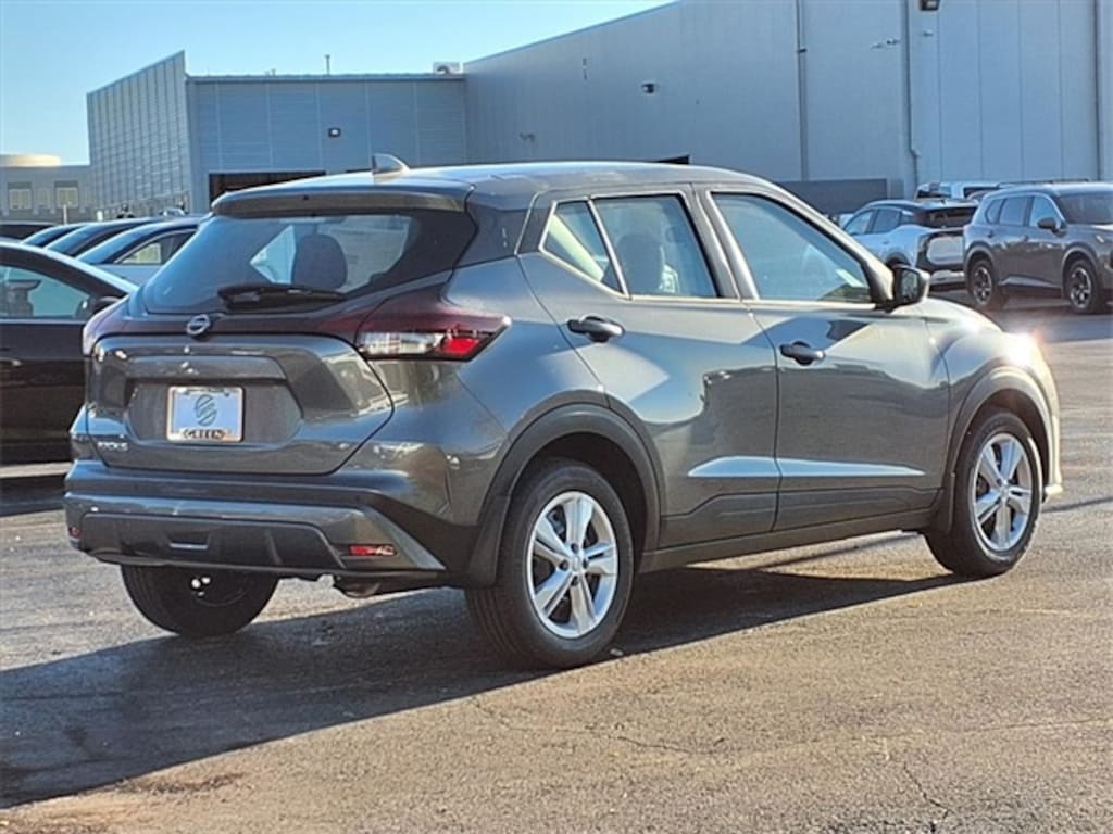 New 2025 Nissan Kicks Play S SUV