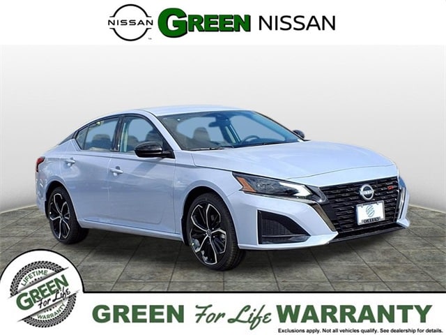 2025 Nissan Altima SR's photo