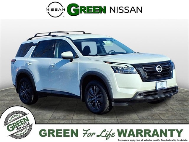 2022 Nissan Pathfinder SV