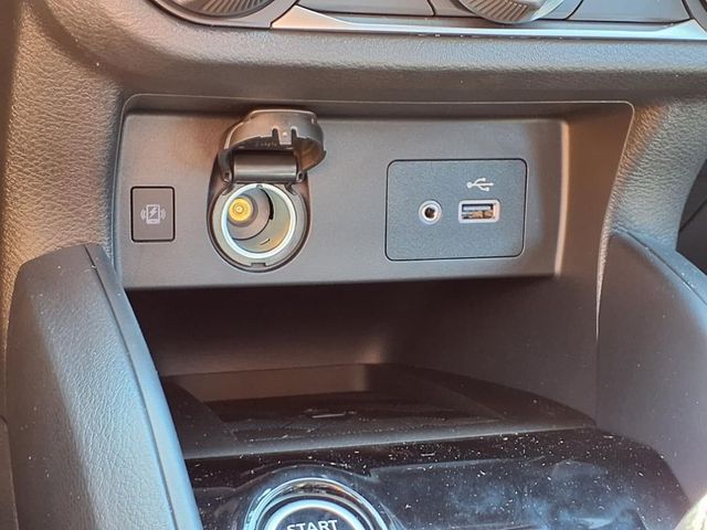 2025 Nissan Versa Sedan SV - Photo 9