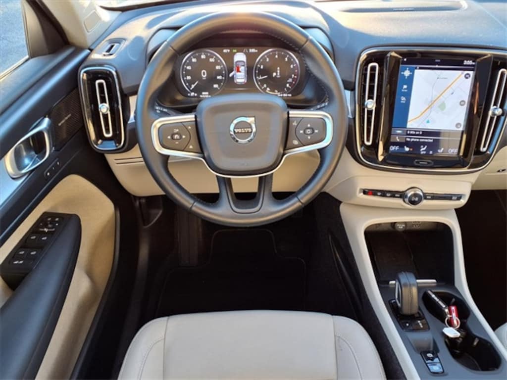 Used 2020 Volvo XC40 Momentum SUV