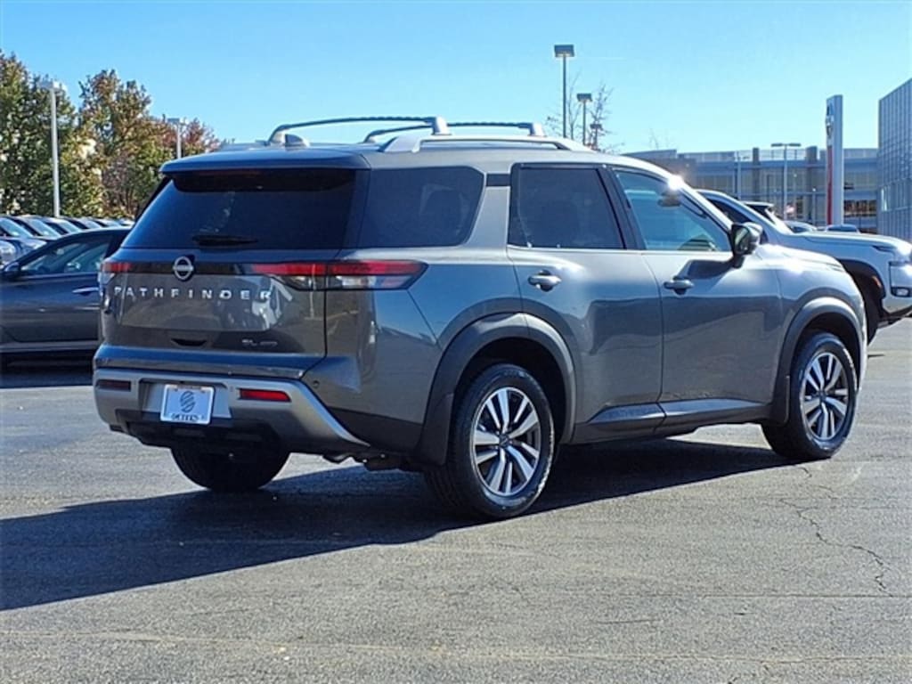 Used 2023 Nissan Pathfinder SL SUV