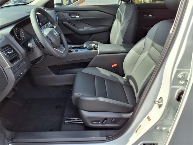2025 Nissan Rogue SV - Photo 21