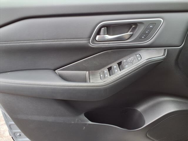 2025 Nissan Rogue Platinum - Photo 20